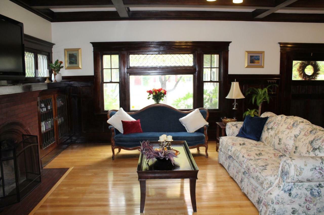 Lady Geneva Bed & Breakfast メドフォード エクステリア 写真